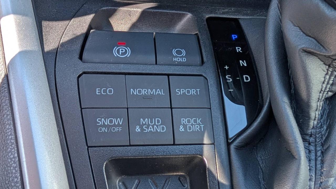 2023 Toyota RAV4 XLE 4dr All-wheel Drive Photo