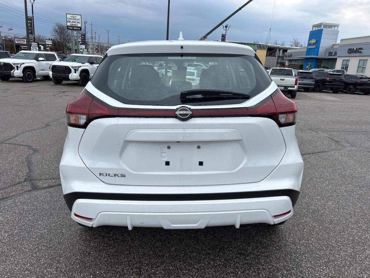 2024 Nissan Kicks S LOW KM Photo3