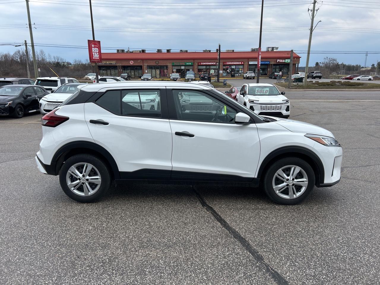 2024 Nissan Kicks S LOW KM Photo