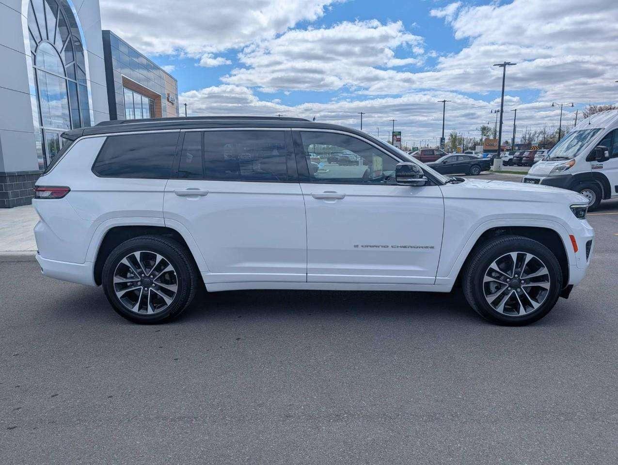 2025 Jeep Grand Cherokee Overland Photo5