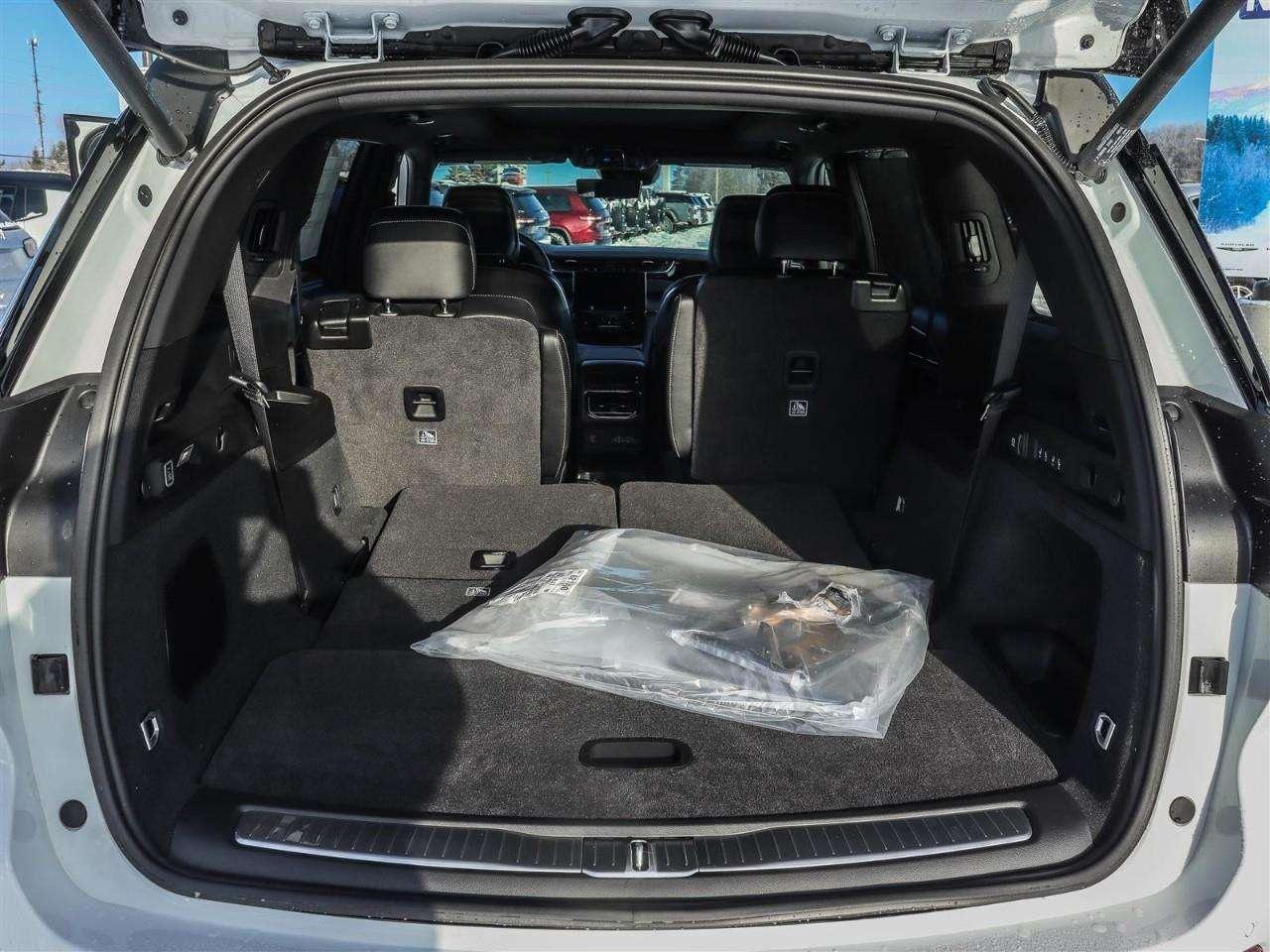 2025 Jeep Grand Cherokee Overland Photo