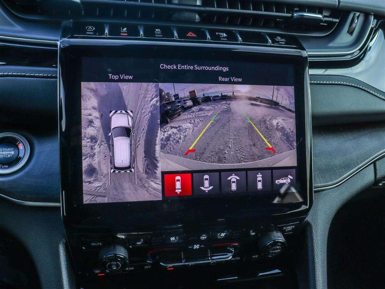 2025 Jeep Grand Cherokee Overland Photo