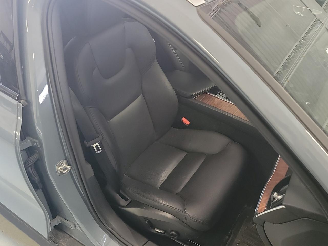 2024 Volvo V60 Cross Country B5 Plus Awd Photo