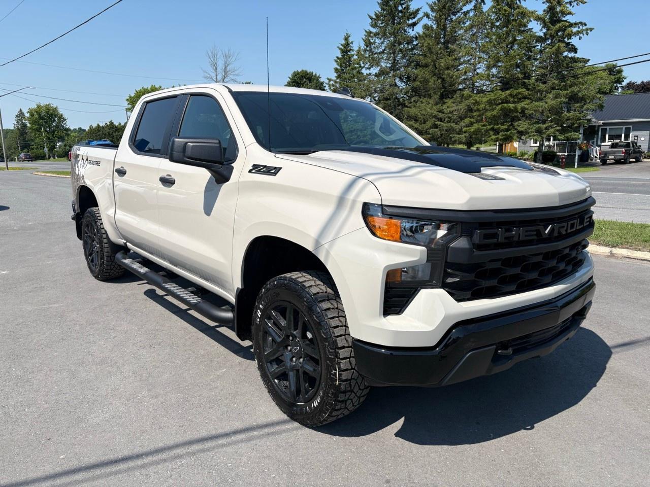 2026 Chevrolet Silverado 1500 Crew Cab Short Box 4-Wheel Drive Custom Trail Boss Photo2