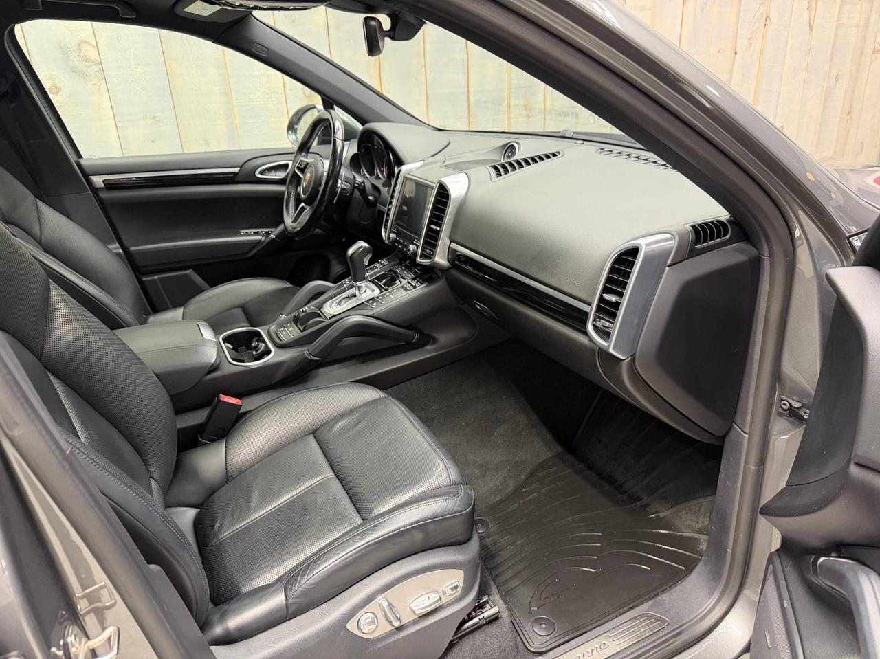 2017 Porsche Cayenne AWD  PREMIUM PLUS BOSE Photo