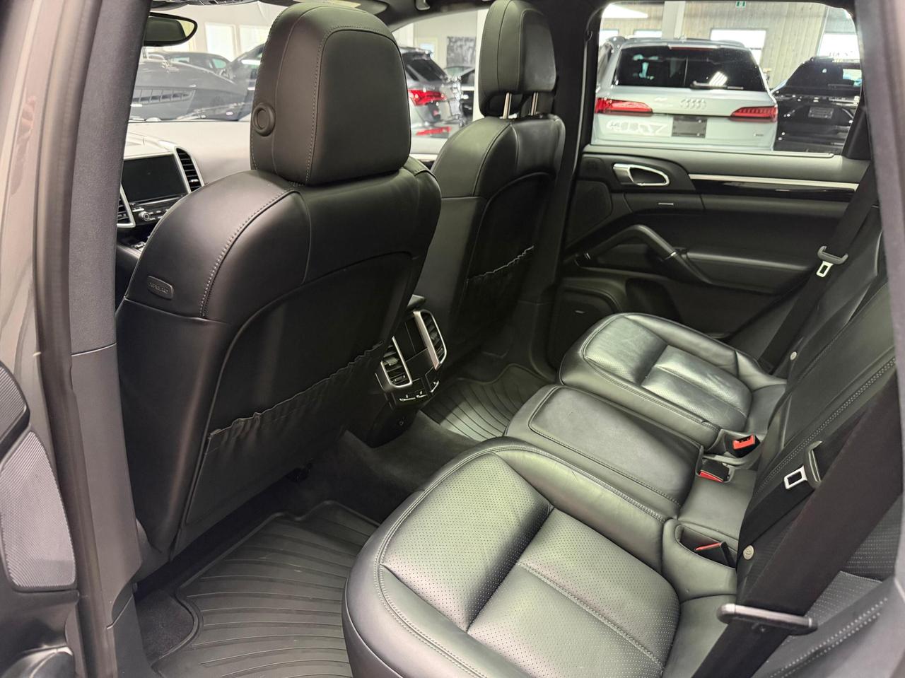 2017 Porsche Cayenne AWD  PREMIUM PLUS BOSE Photo