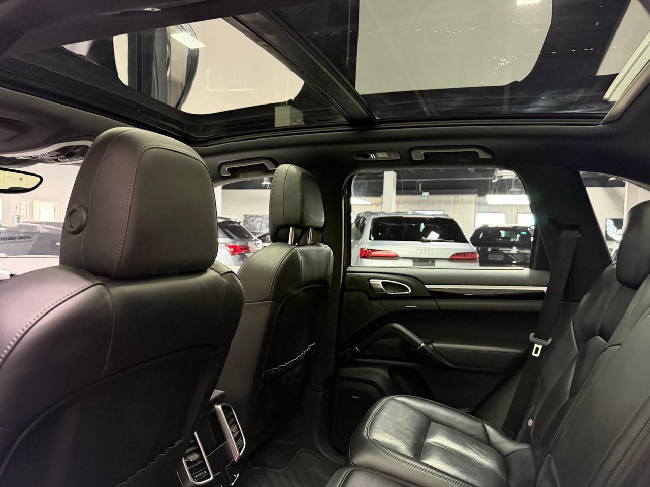 2017 Porsche Cayenne AWD  PREMIUM PLUS BOSE Photo