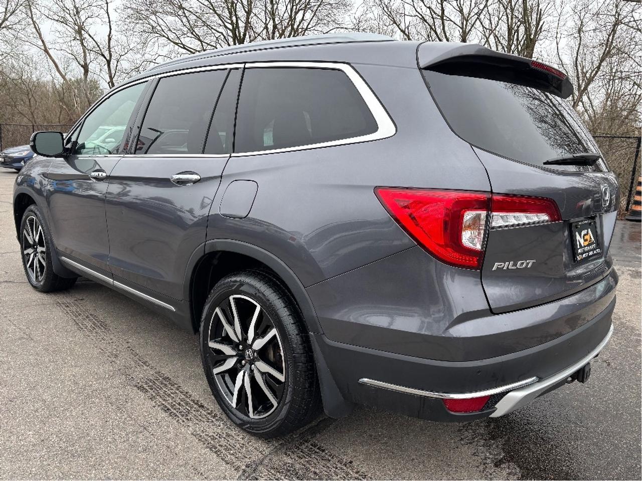 2022 Honda Pilot Touring AWD 7 PASS LEATHER NAV TWIN MOONROOF Photo