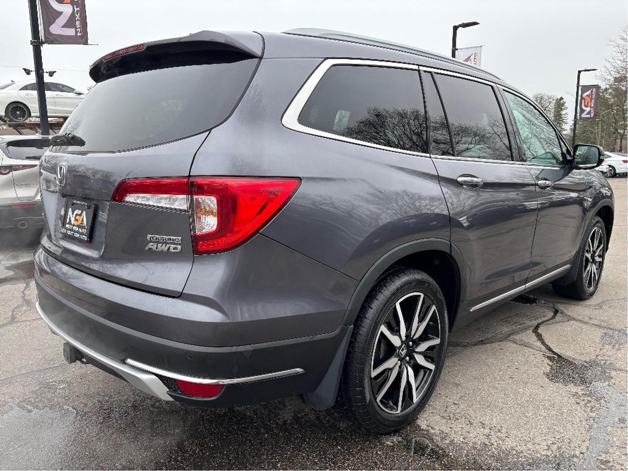 2022 Honda Pilot Touring AWD 7 PASS LEATHER NAV TWIN MOONROOF Photo