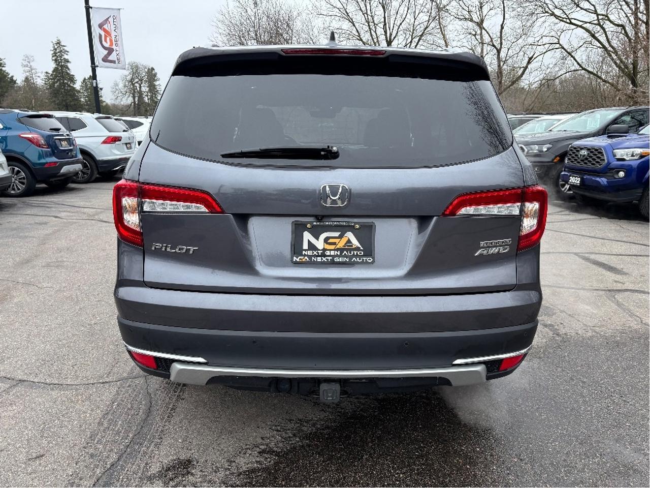 2022 Honda Pilot Touring AWD 7 PASS LEATHER NAV TWIN MOONROOF Photo