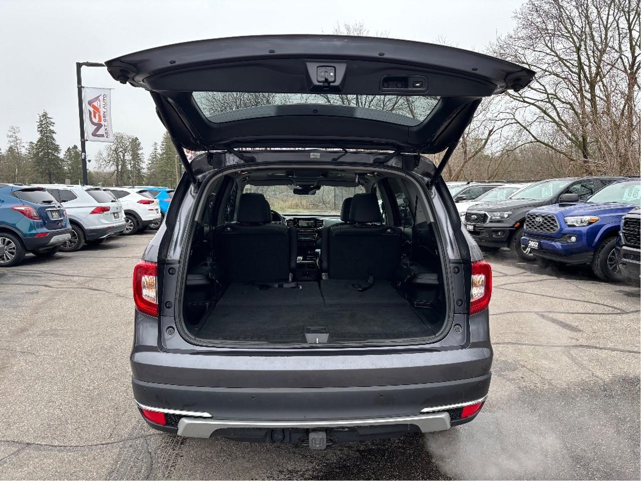 2022 Honda Pilot Touring AWD 7 PASS LEATHER NAV TWIN MOONROOF Photo