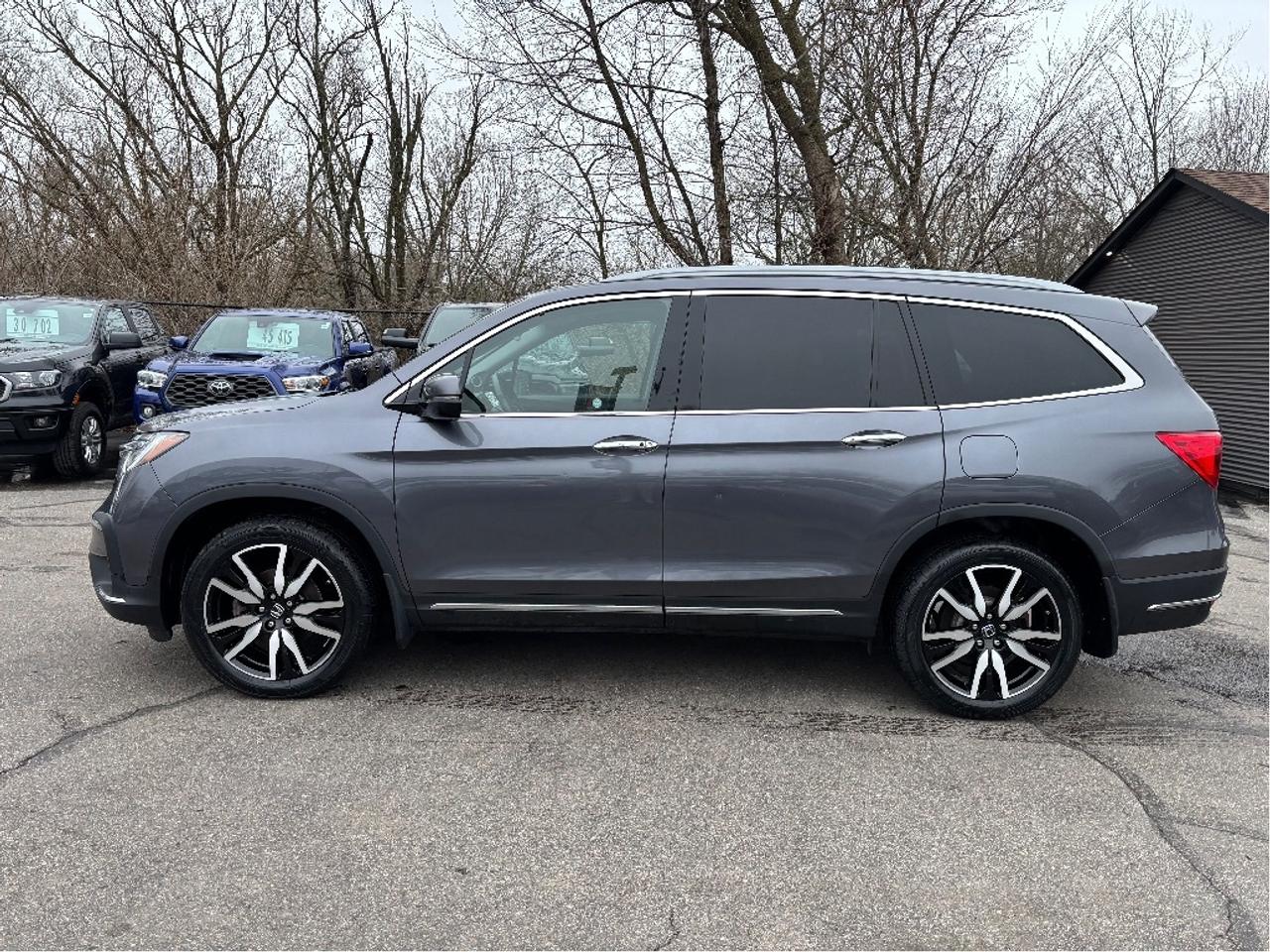 2022 Honda Pilot Touring AWD 7 PASS LEATHER NAV TWIN MOONROOF Photo
