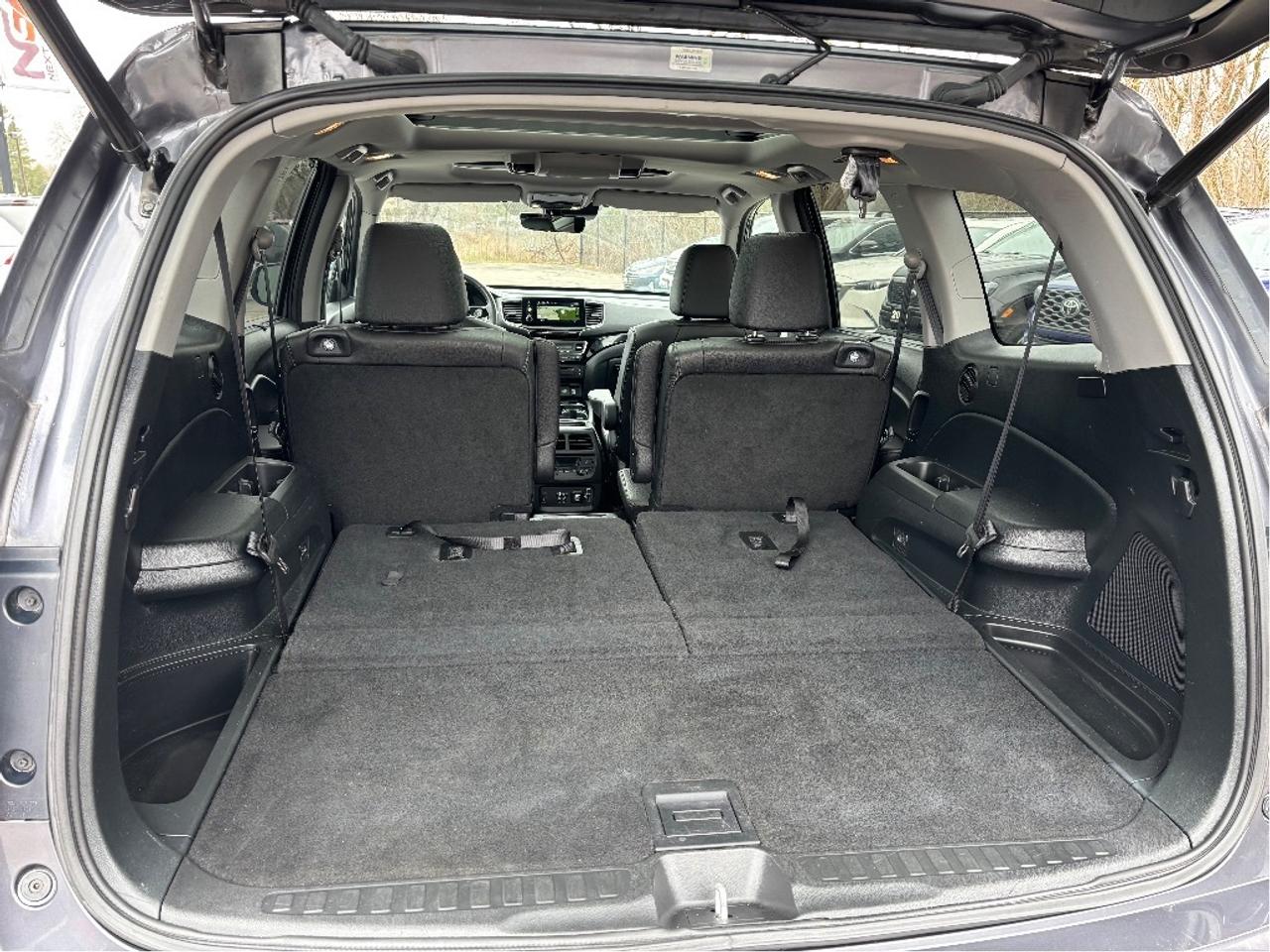 2022 Honda Pilot Touring AWD 7 PASS LEATHER NAV TWIN MOONROOF Photo