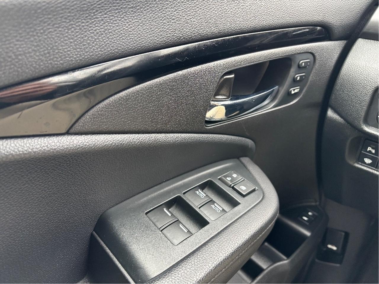 2022 Honda Pilot Touring AWD 7 PASS LEATHER NAV TWIN MOONROOF Photo