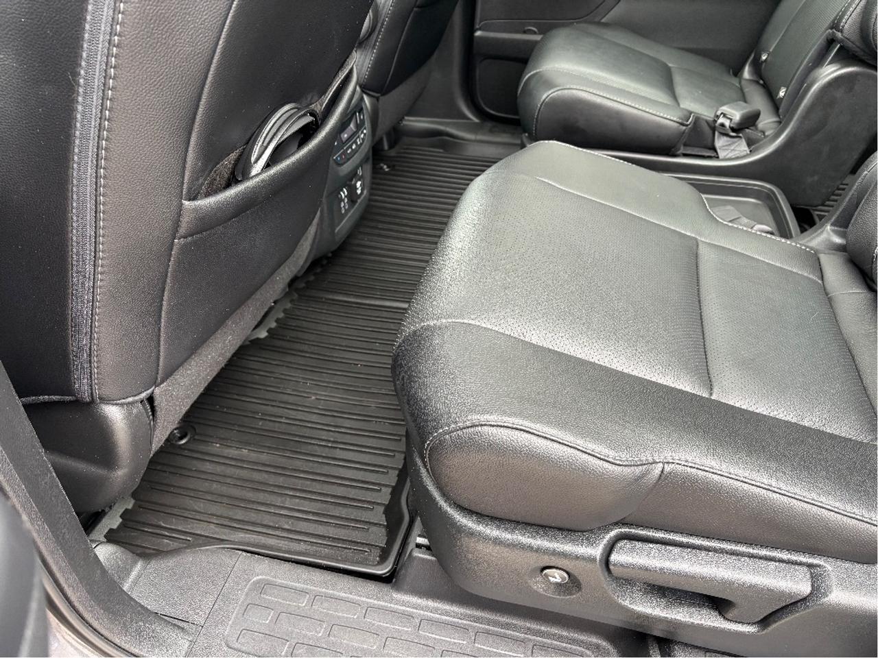 2022 Honda Pilot Touring AWD 7 PASS LEATHER NAV TWIN MOONROOF Photo