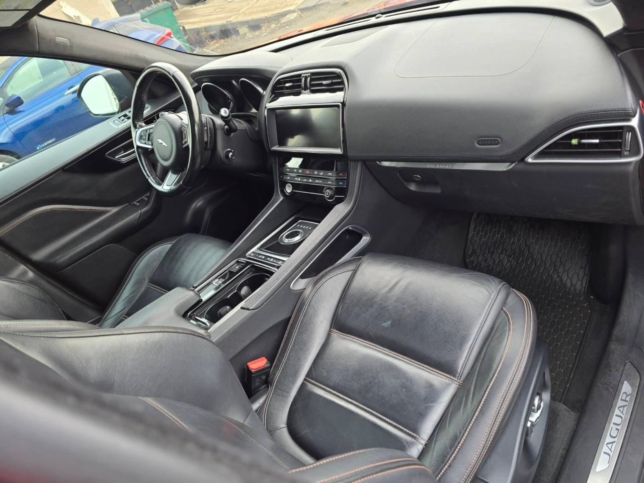 2019 Jaguar F-PACE 25t AWD Prestige Photo