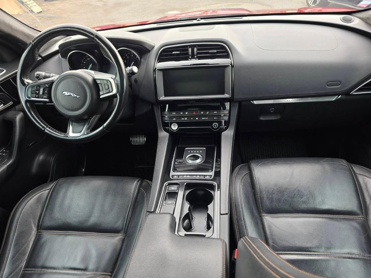 2019 Jaguar F-PACE 25t AWD Prestige Photo