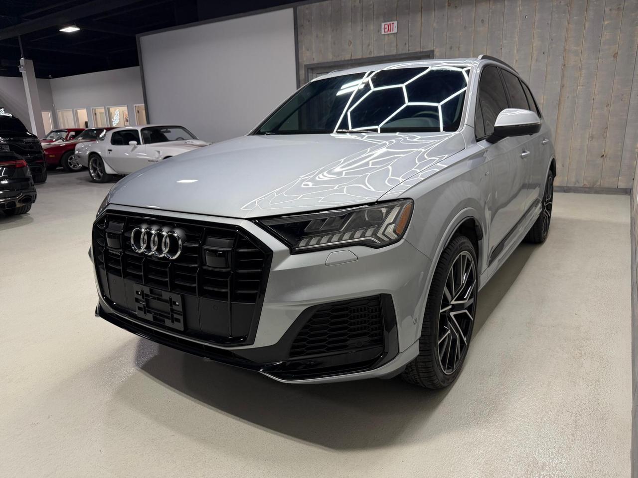 2024 Audi Q7 PROGRESSIV S-LINE BLACK OPTICS TRAILER HITCH Photo3