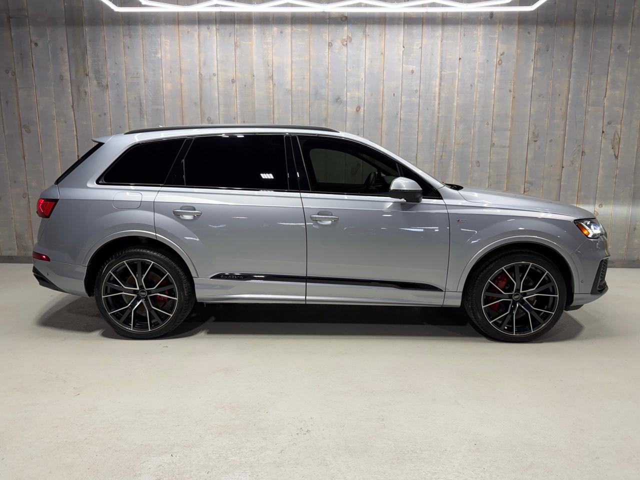 2024 Audi Q7 PROGRESSIV S-LINE BLACK OPTICS TRAILER HITCH Photo