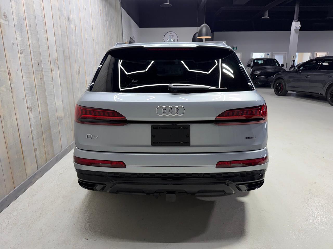 2024 Audi Q7 PROGRESSIV S-LINE BLACK OPTICS TRAILER HITCH Photo