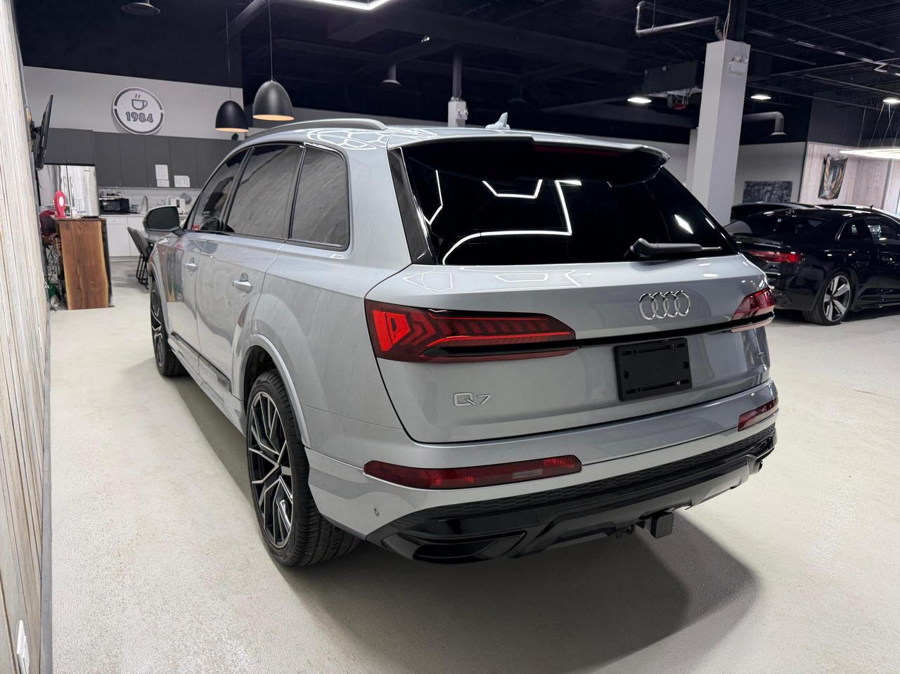 2024 Audi Q7 PROGRESSIV S-LINE BLACK OPTICS TRAILER HITCH Photo