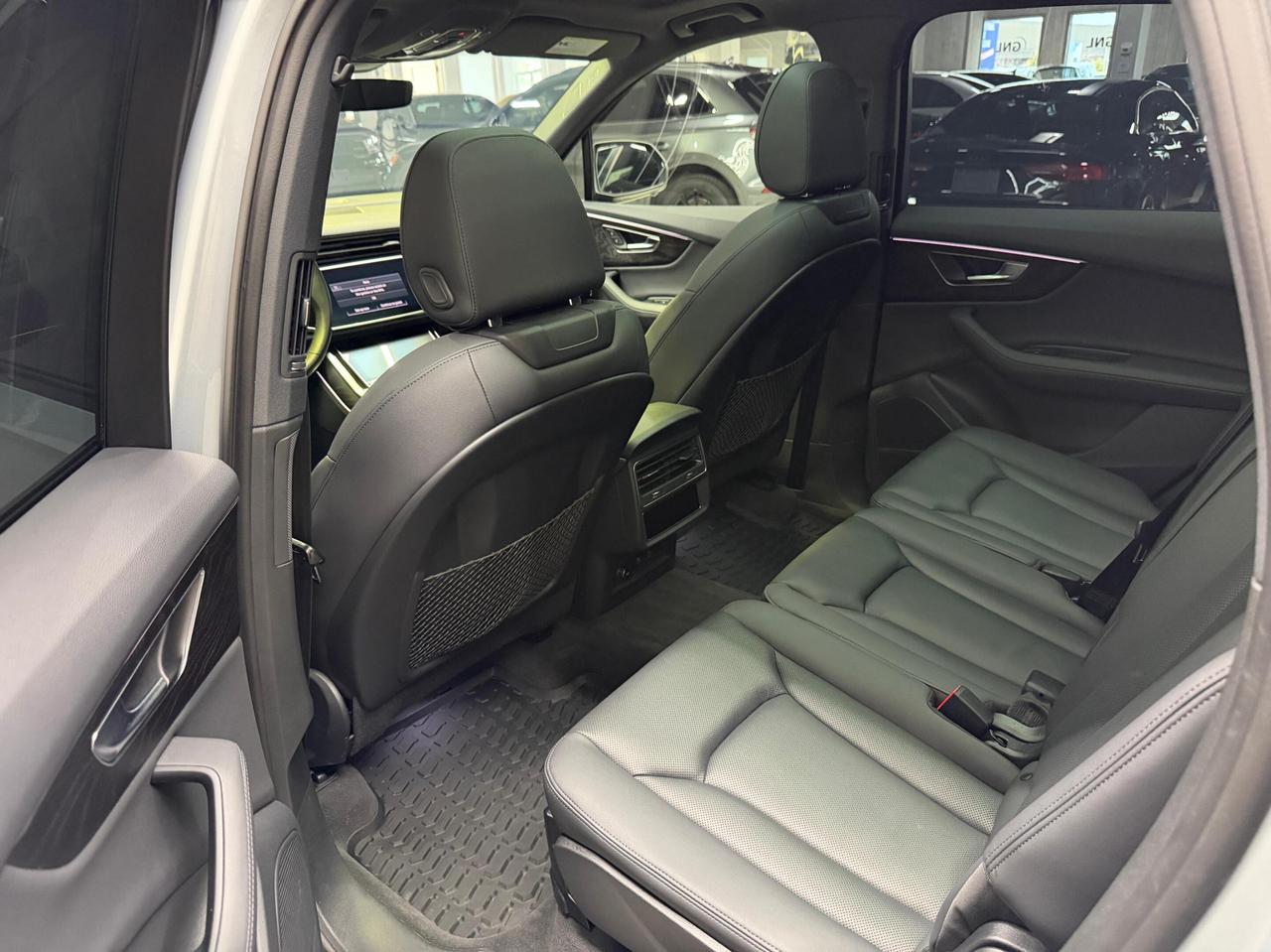 2024 Audi Q7 PROGRESSIV S-LINE BLACK OPTICS TRAILER HITCH Photo