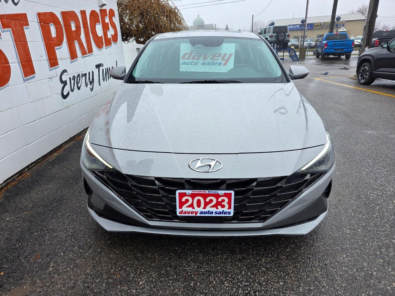2023 Hyundai Elantra HEV Luxury 4dr Sedan Photo