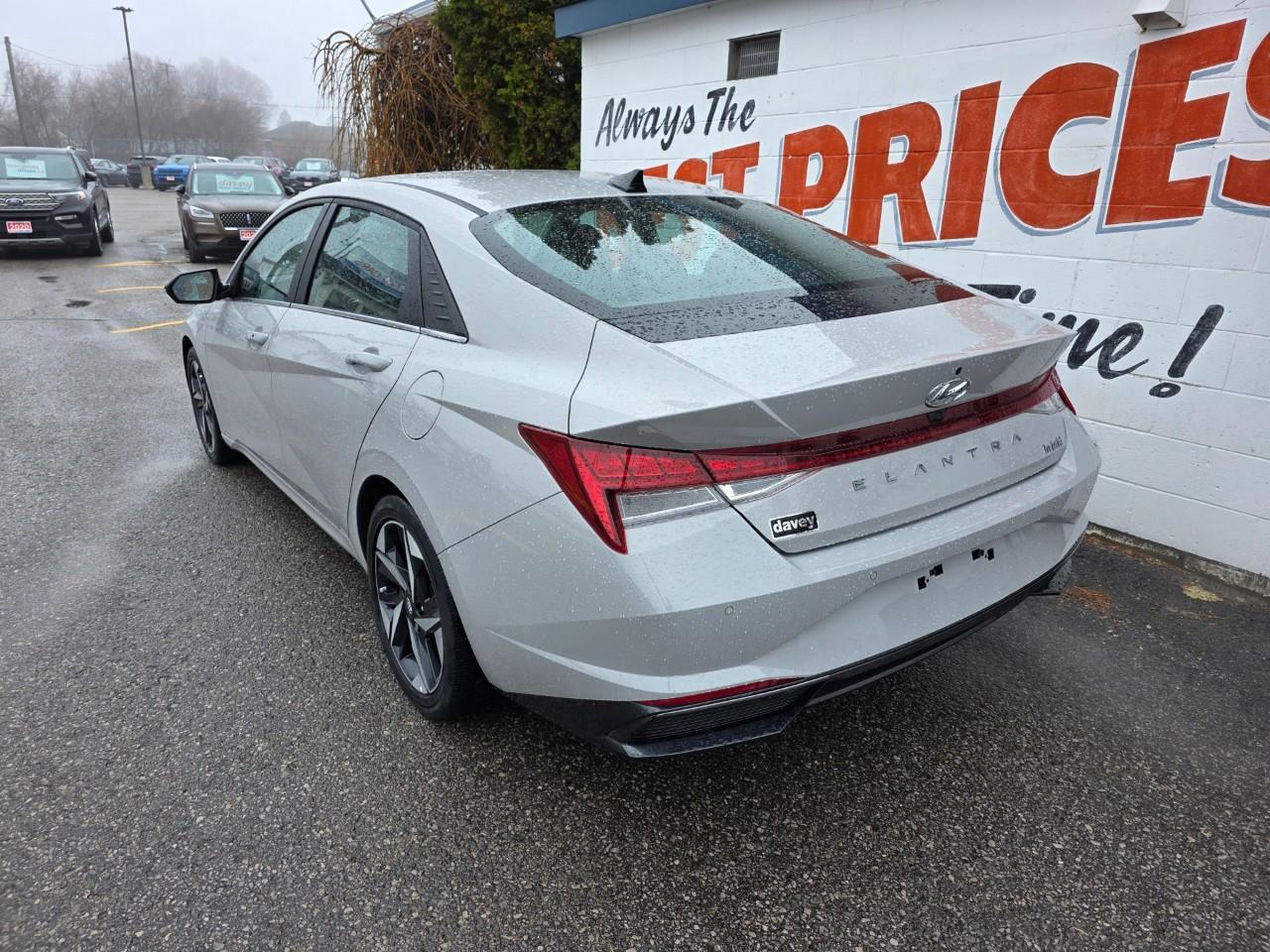 2023 Hyundai Elantra HEV Luxury 4dr Sedan Photo