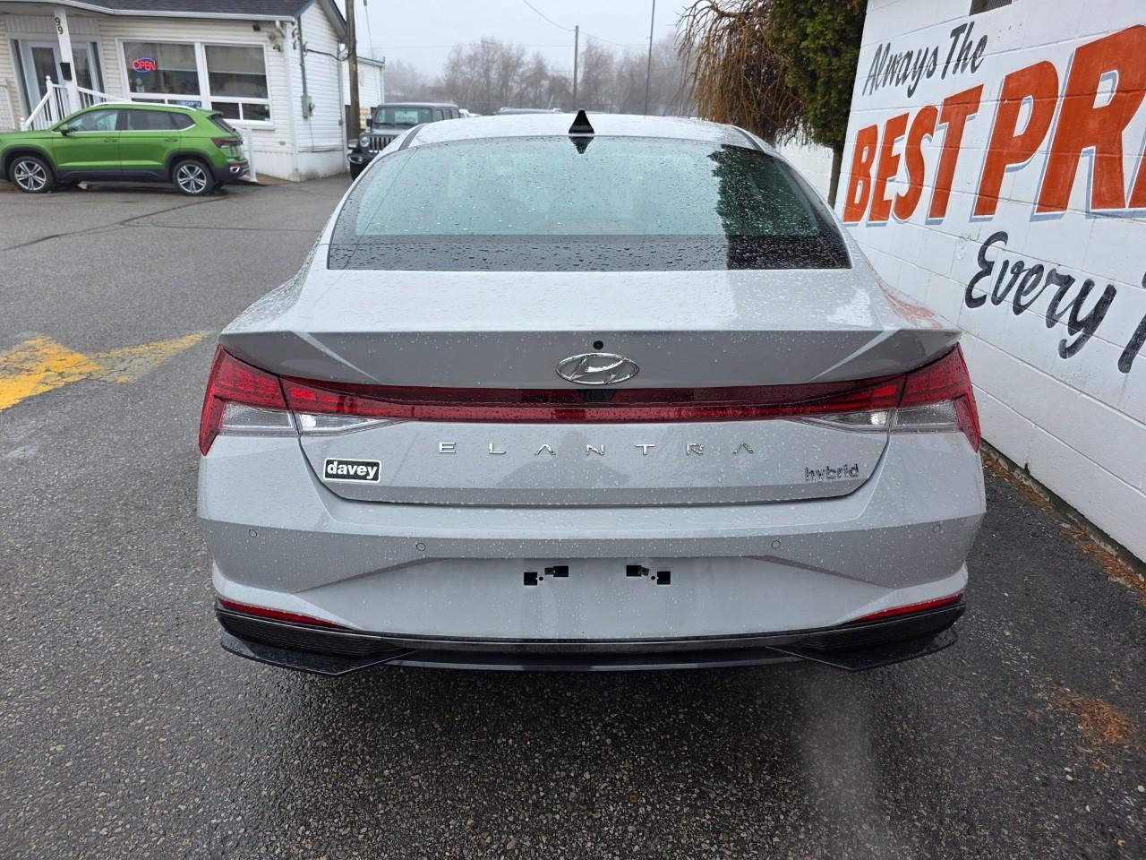 2023 Hyundai Elantra HEV Luxury 4dr Sedan Photo