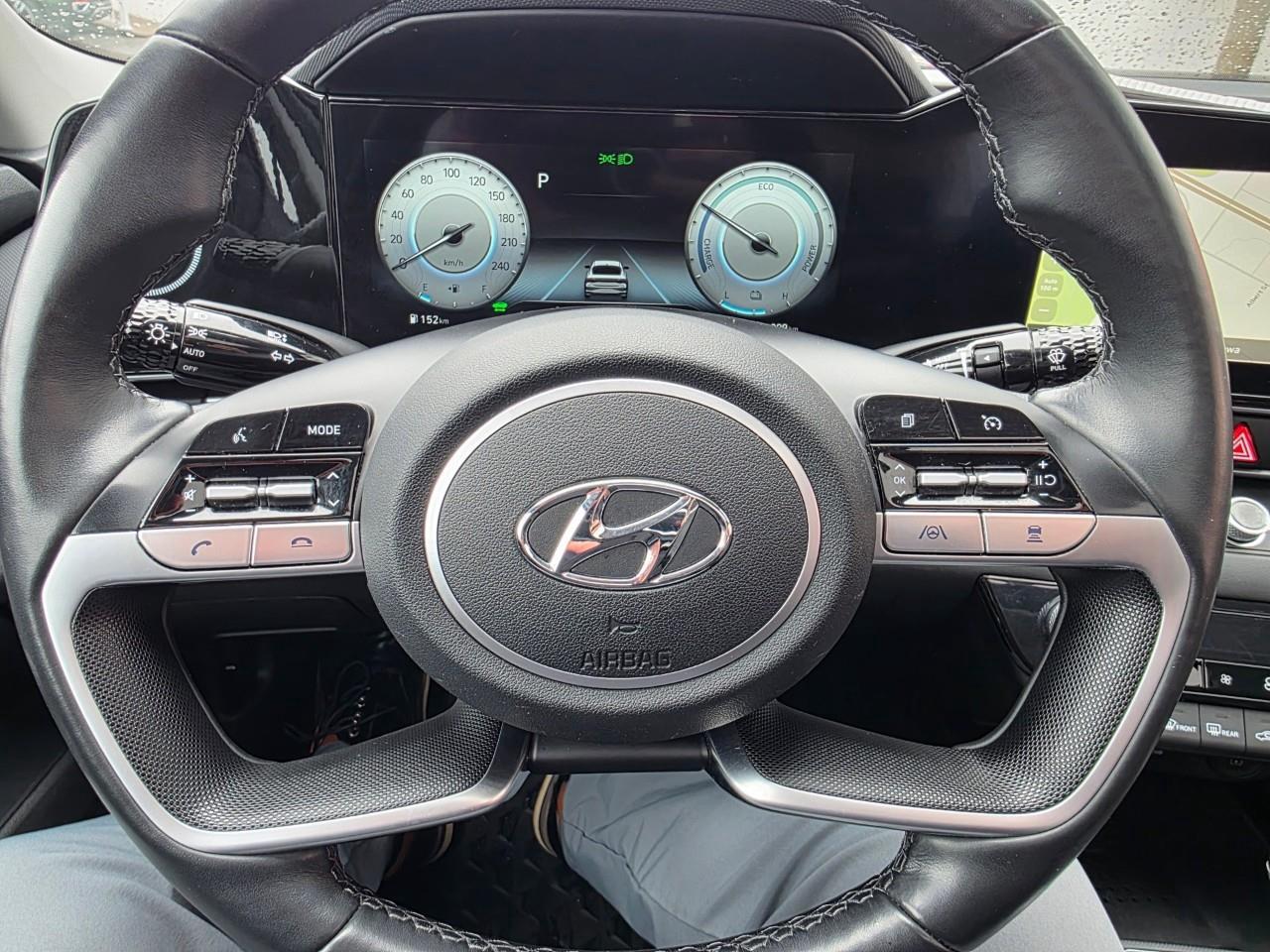 2023 Hyundai Elantra HEV Luxury 4dr Sedan Photo