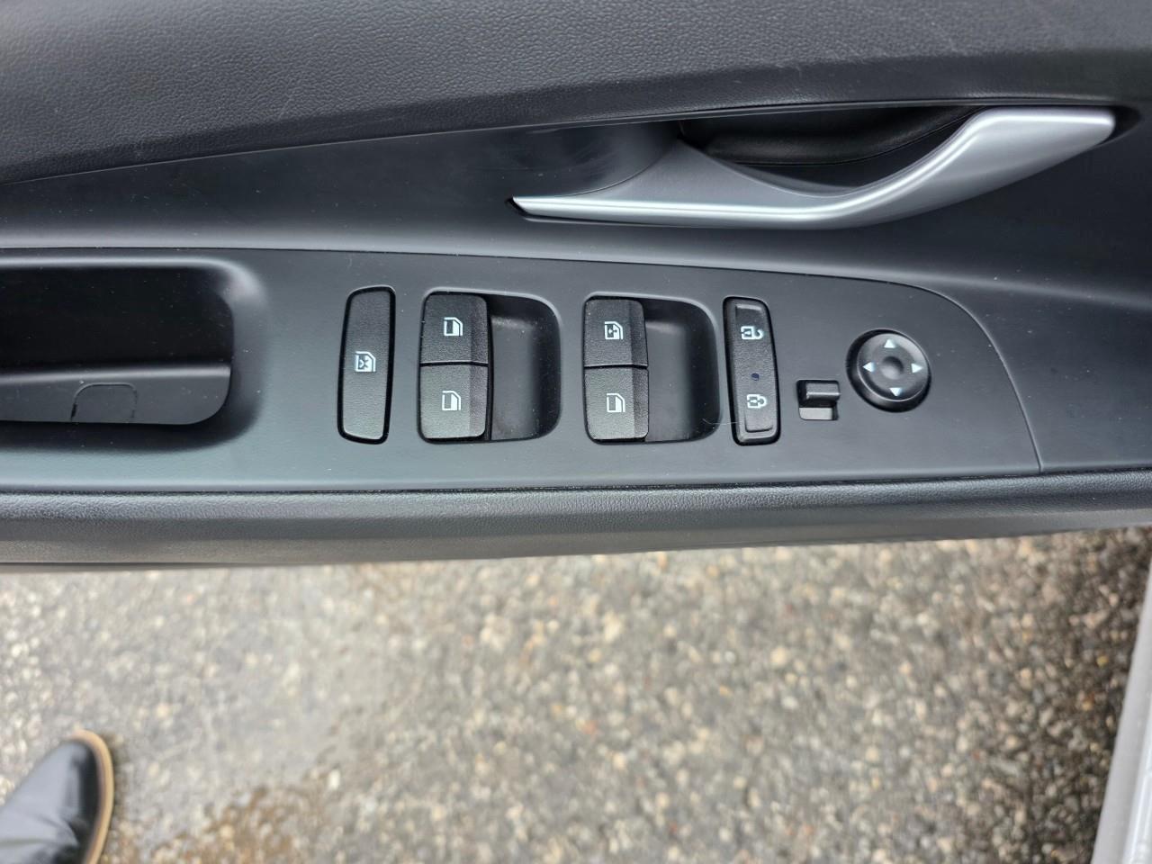 2023 Hyundai Elantra HEV Luxury 4dr Sedan Photo