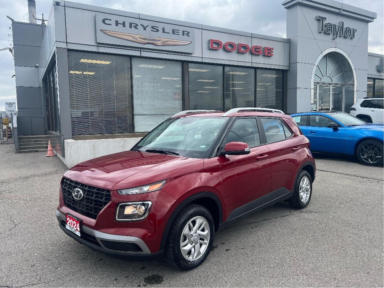 2024 Hyundai Venue Preferred IVT *HEATED SEATS *CLEAN CARFAX *LOW KMS Photo2