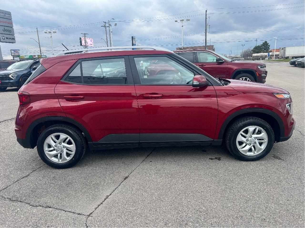 2024 Hyundai Venue Preferred IVT *HEATED SEATS *CLEAN CARFAX *LOW KMS Photo