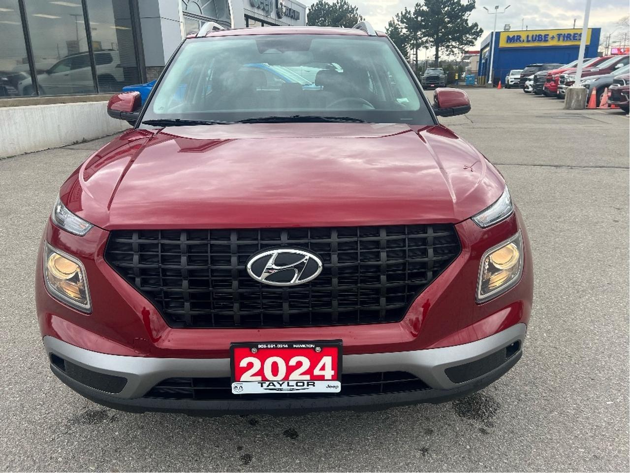 2024 Hyundai Venue Preferred IVT *HEATED SEATS *CLEAN CARFAX *LOW KMS Photo3