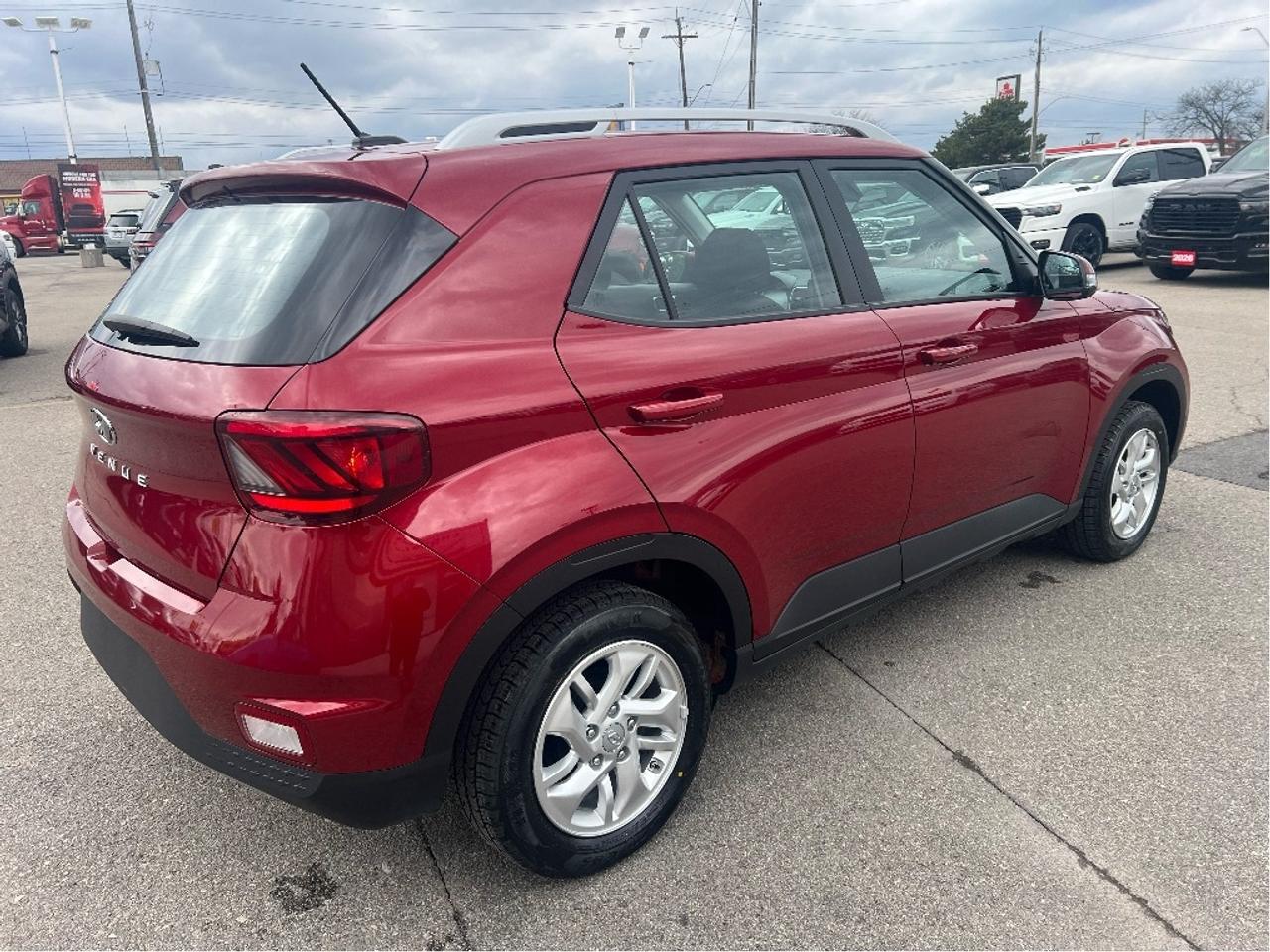 2024 Hyundai Venue Preferred IVT *HEATED SEATS *CLEAN CARFAX *LOW KMS Photo