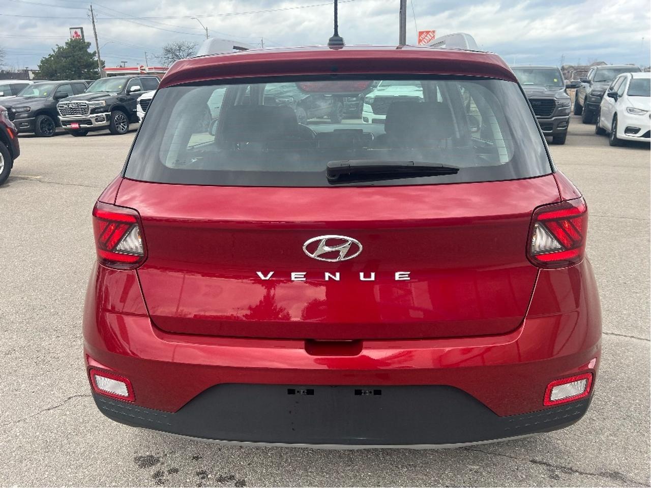 2024 Hyundai Venue Preferred IVT *HEATED SEATS *CLEAN CARFAX *LOW KMS Photo