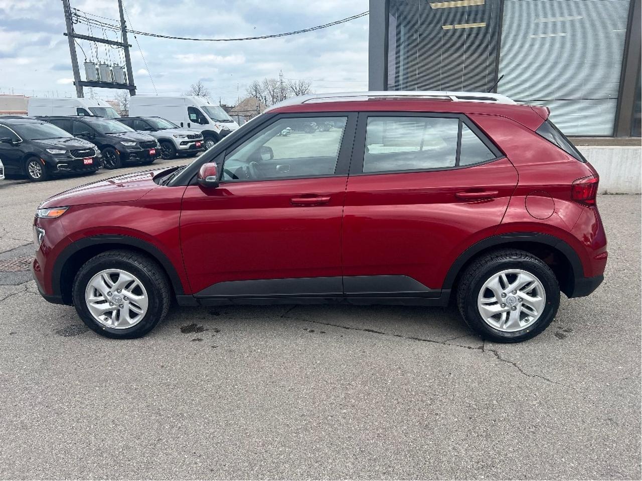 2024 Hyundai Venue Preferred IVT *HEATED SEATS *CLEAN CARFAX *LOW KMS Photo