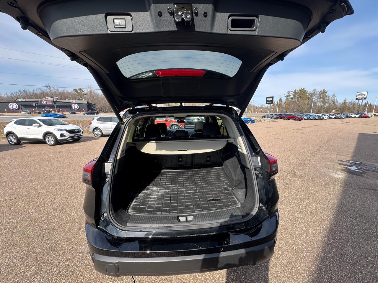 2025 Nissan Rogue SL 4dr All-Wheel Drive Sport Utility Photo4
