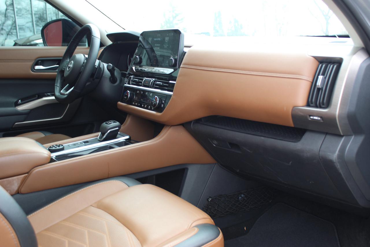 2024 Nissan Pathfinder Platinum Pkg, Chestnut Interior, fully loaded Photo