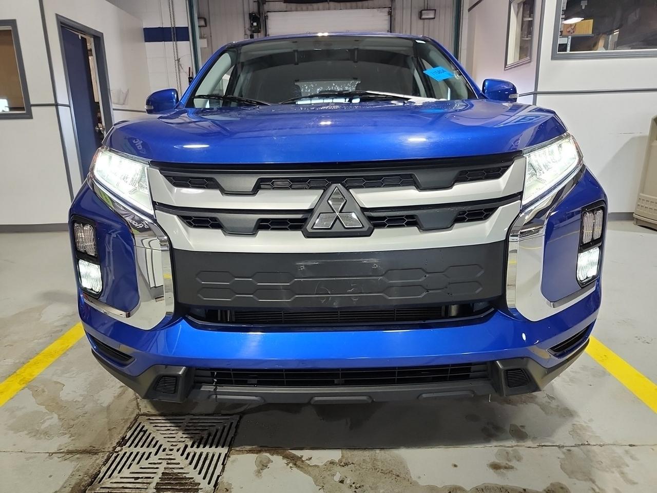 2024 Mitsubishi RVR SE Photo4