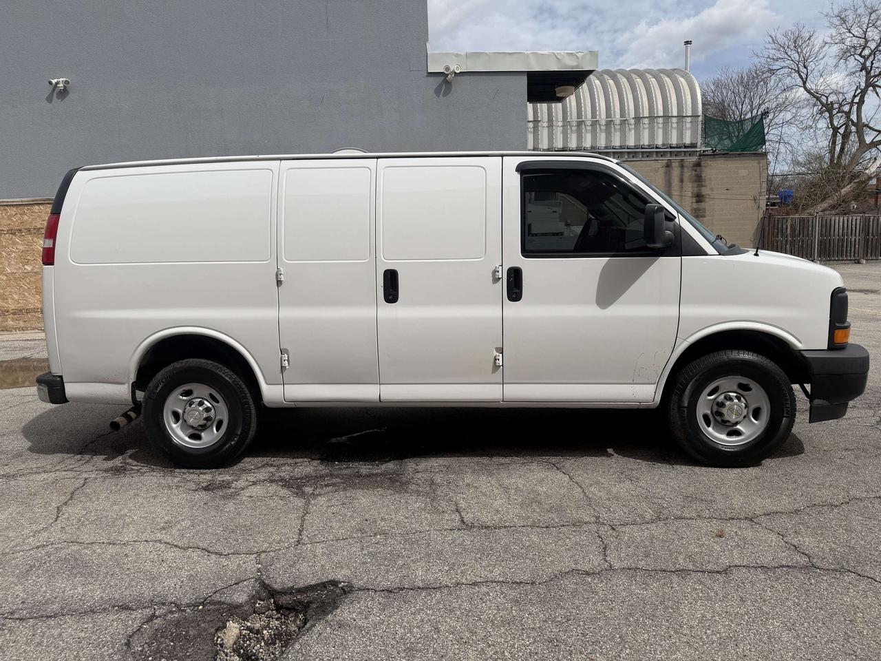 2017 Chevrolet Express 2500 2500/ !!! JUST SOLD SOLD SOLD SOLD  08/17 /2026 !! Photo