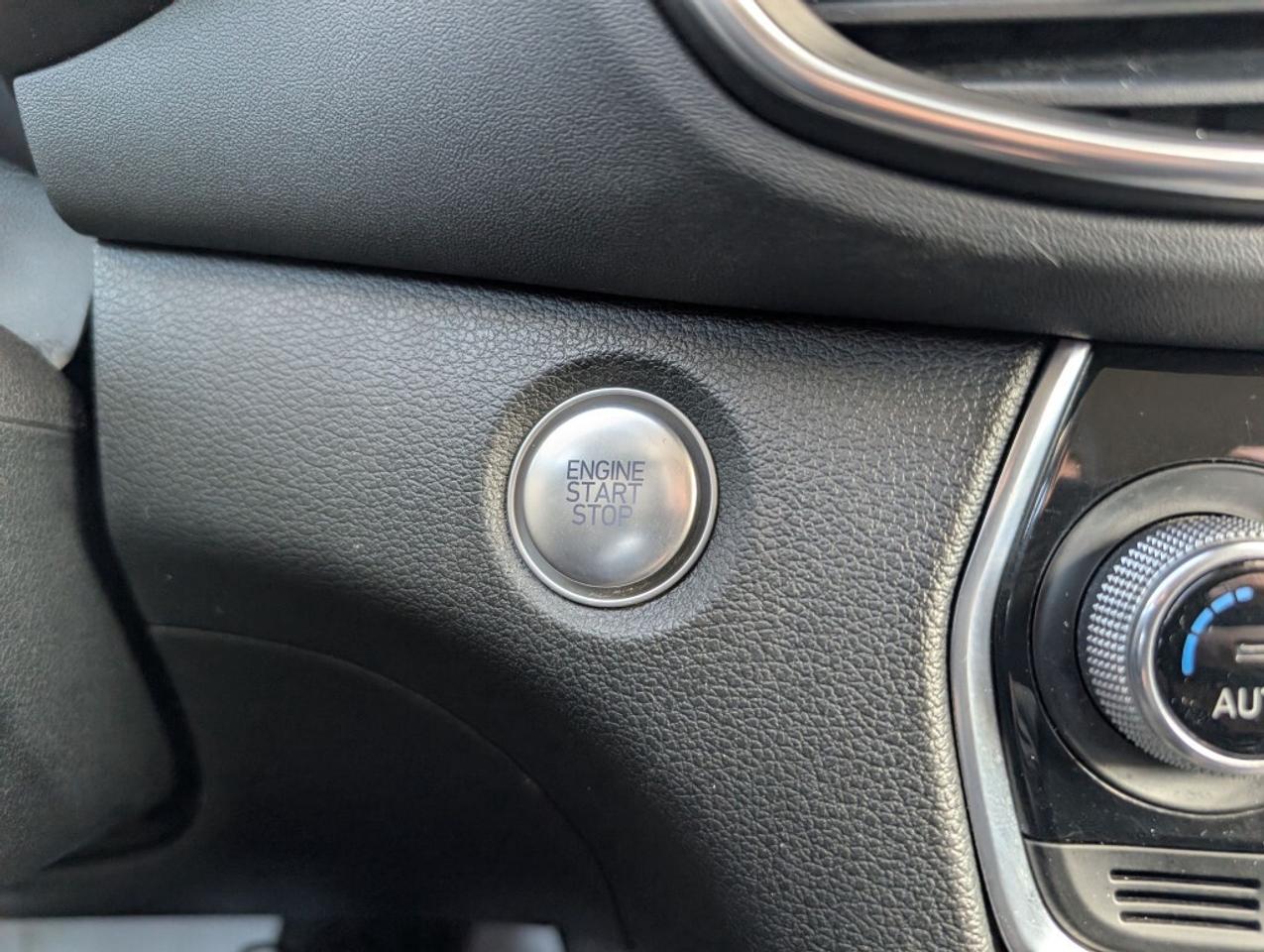 2019 Hyundai Santa Fe Preferred AWD   CAMERA   HTD SEATS   CARPLAY Photo