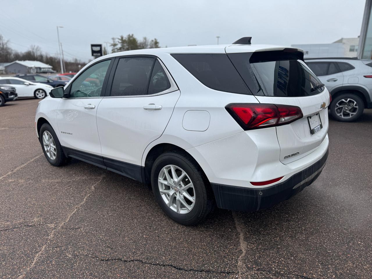2022 Chevrolet Equinox LT w/1LT All-Wheel Drive Photo2