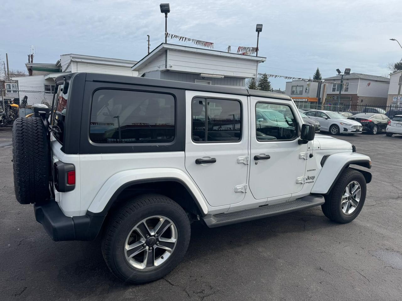 2020 Jeep Wrangler Unlimited Sahara Photo3