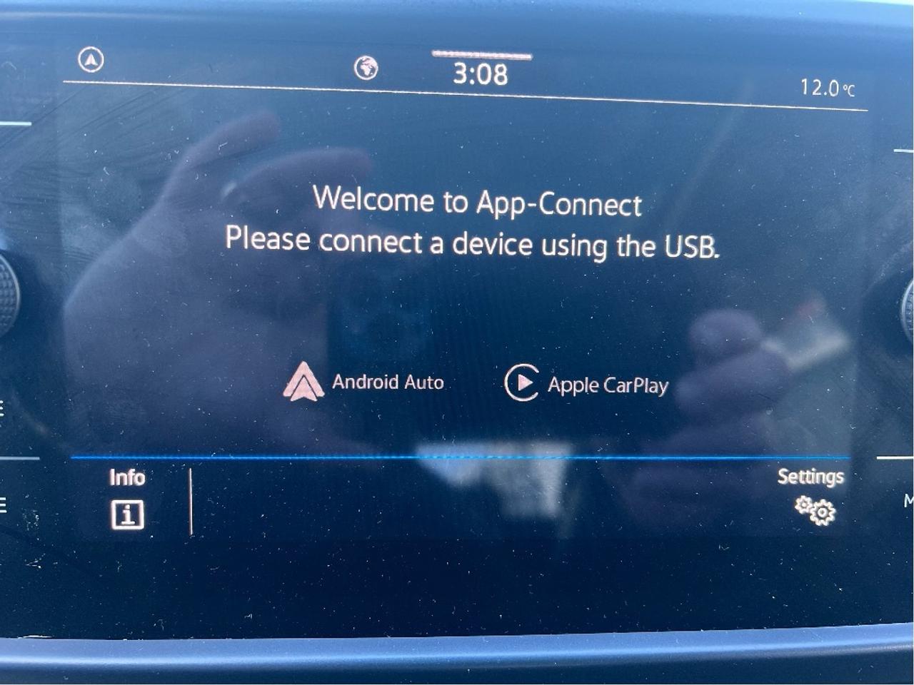 2024 Volkswagen Taos Comfortline FWD *SUN *HEATED SEATS *REMOTE START Photo