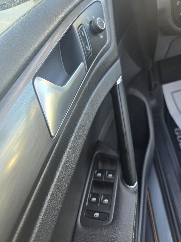2018 Volkswagen Golf S Photo