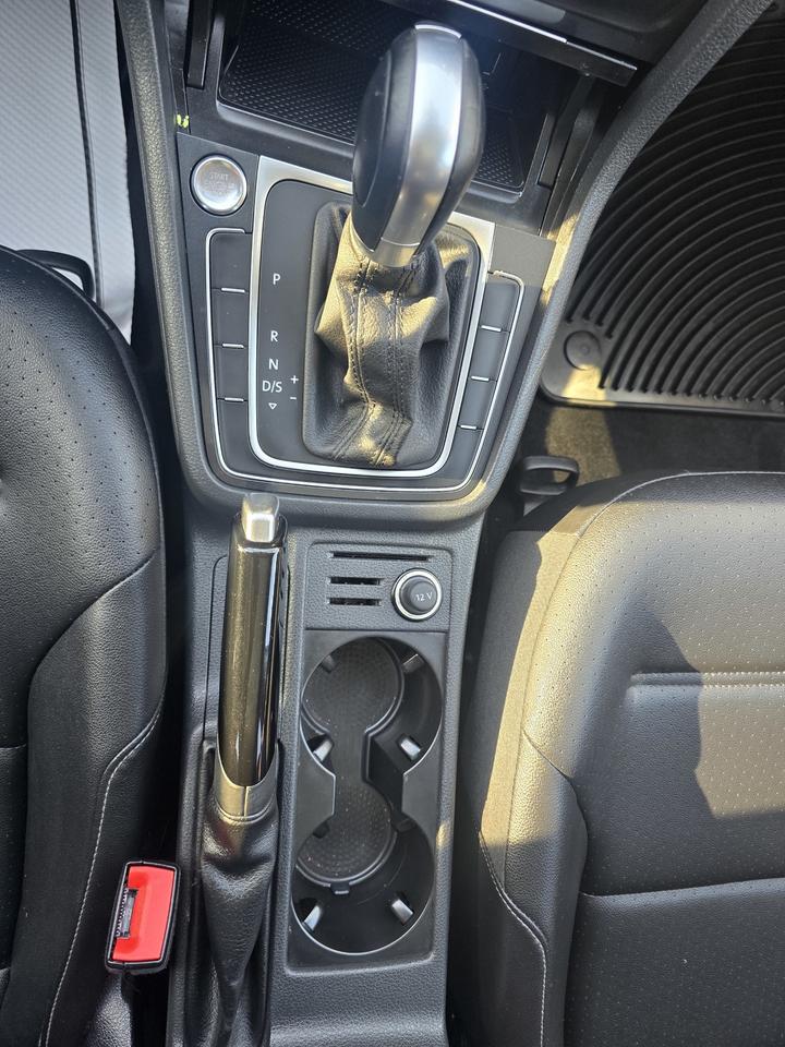 2018 Volkswagen Golf S Photo