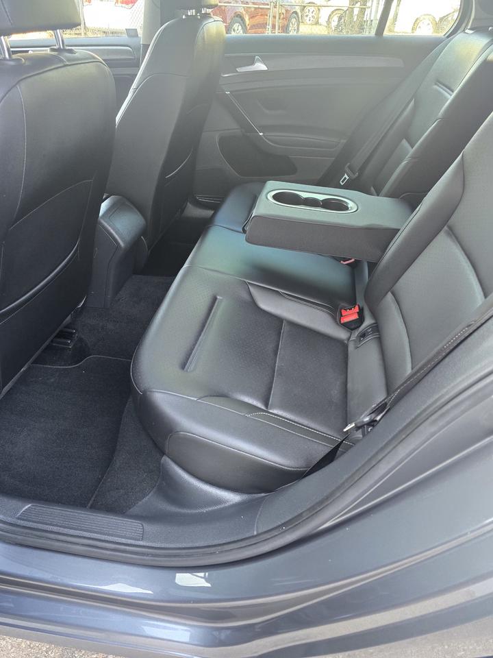 2018 Volkswagen Golf S Photo