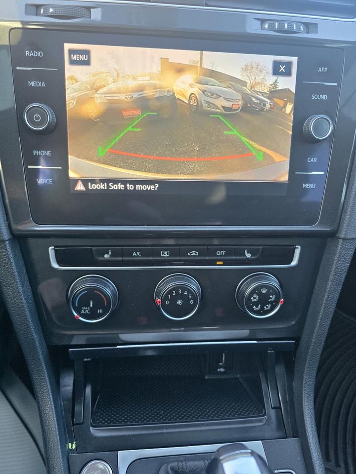 2018 Volkswagen Golf S Photo