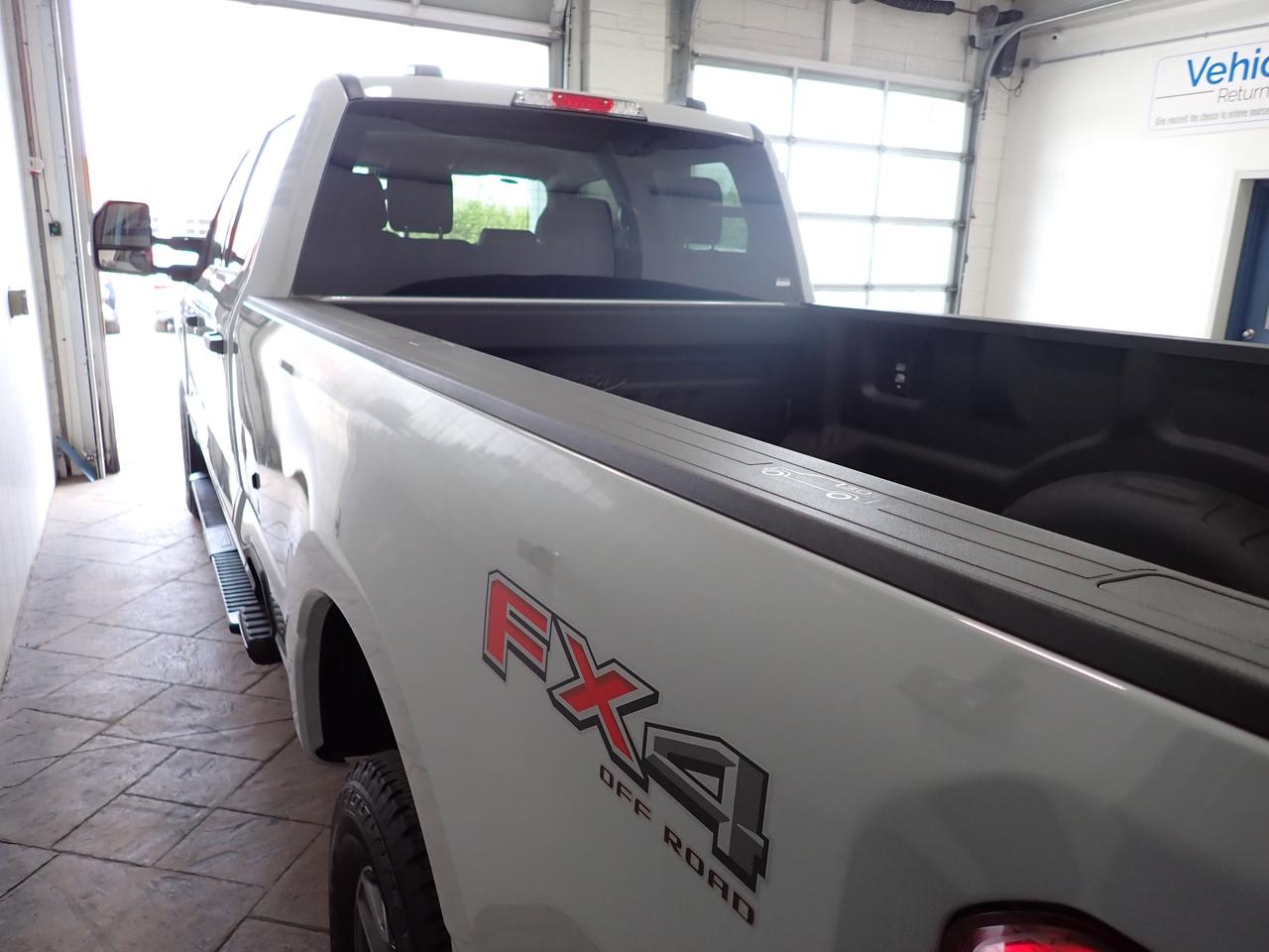 2025 Ford SUPER DUTY F-250 SRW XLT CREW CAB 4WD 8' BOX Photo